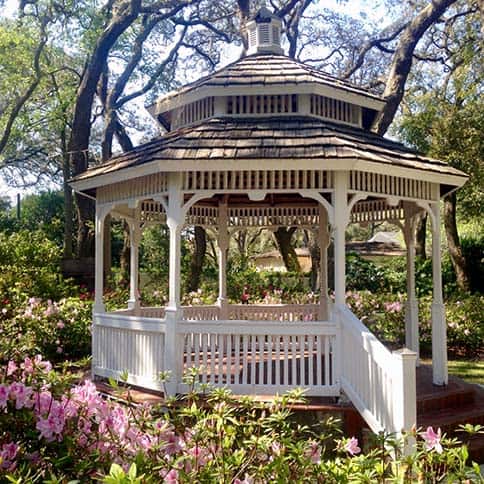 A quaint gazebo, ideal for dog training in Temple Terrace, FL.